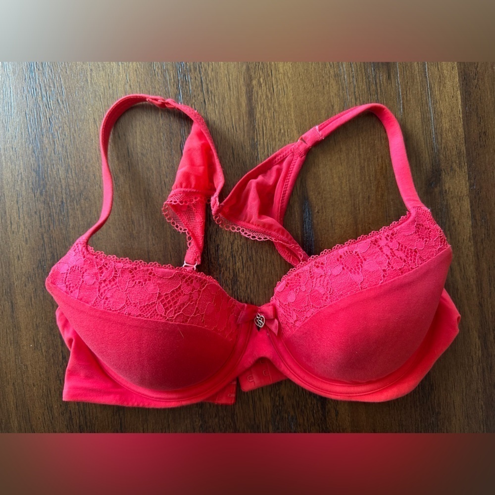 Victoria Secret Women’s Lace Lined Demi Trimmed Racerback Red Bra- size 32D